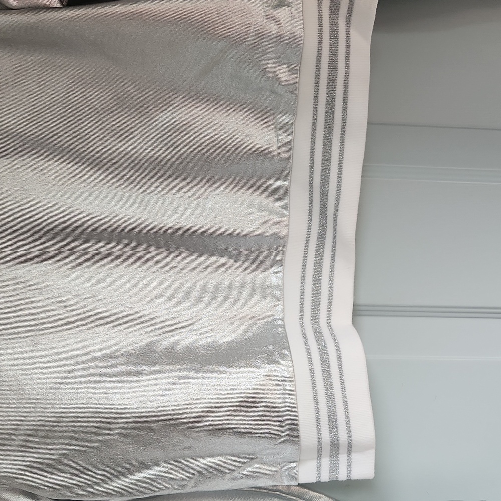 Forever 21, Woman's, Sz M, Shiny Silver, White/ Silver Neck, Cuffs & Bottom - Picture 2 of 8